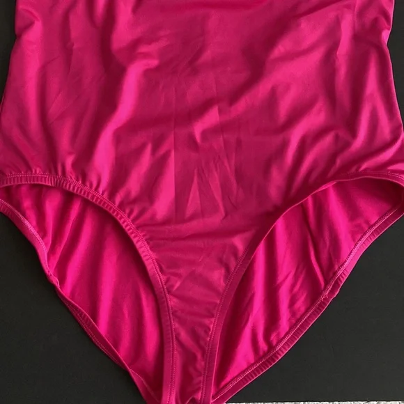 Nike Essential Solid U Back One Piece Pink Swimsuit - Picture 6 of 10